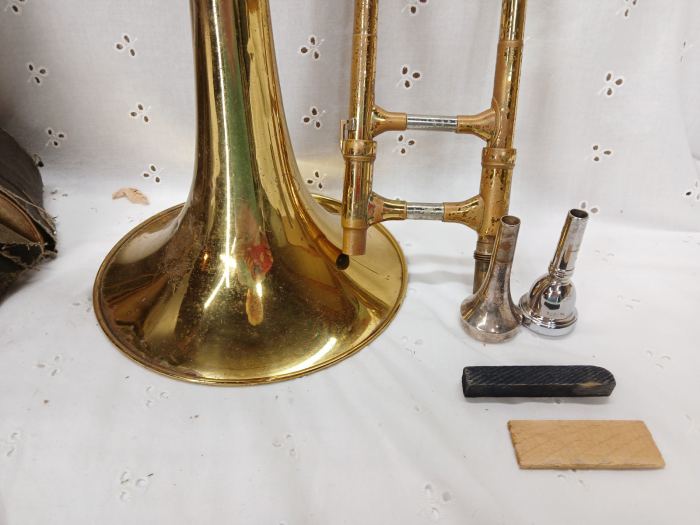 VINTAGE ROYAL RMC REYNOLDS CONTEMPORA BASS TROMBONE IN ORIGINAL CASE FREE SHIP