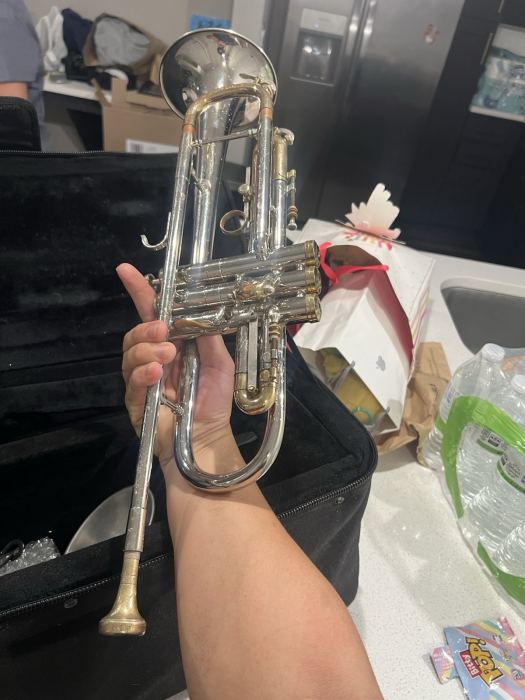 C.G. Conn Ltd. Constellation Bb Trumpet Silver Plated 3-Valve w/ Case Mute