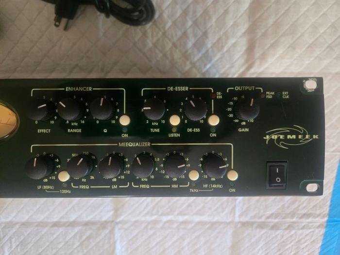 JoeMeek oneQ2 Master Studio Channel Optical Compressor Preamp EQ De-Esser
