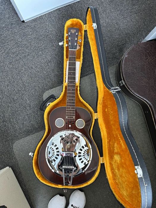 Dobro Acoustic Resonator Guitar Brown Spider Bridge Right-Handed 6-String Case