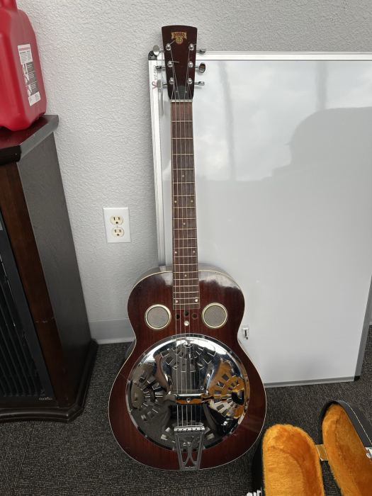 Dobro Acoustic Resonator Guitar Brown Spider Bridge Right-Handed 6-String Case