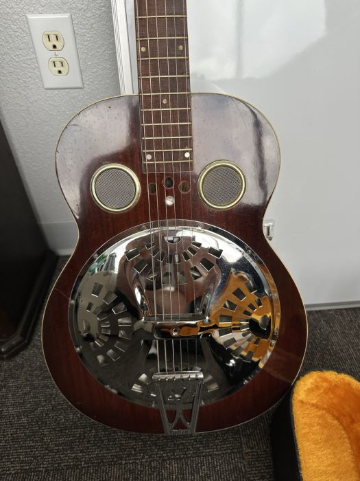 Dobro Acoustic Resonator Guitar Brown Spider Bridge Right-Handed 6-String Case