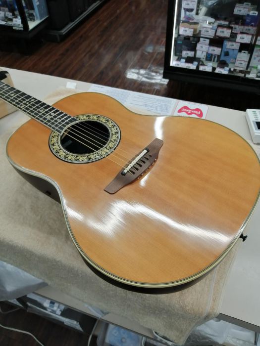 OVATION MODEL 1627-4 Electric acoustic guitar
