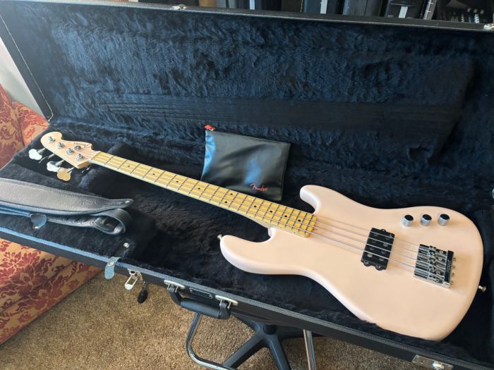 Fender Flea Artist Series Signature Active Jazz Bass 2018 Satin Shell Pink