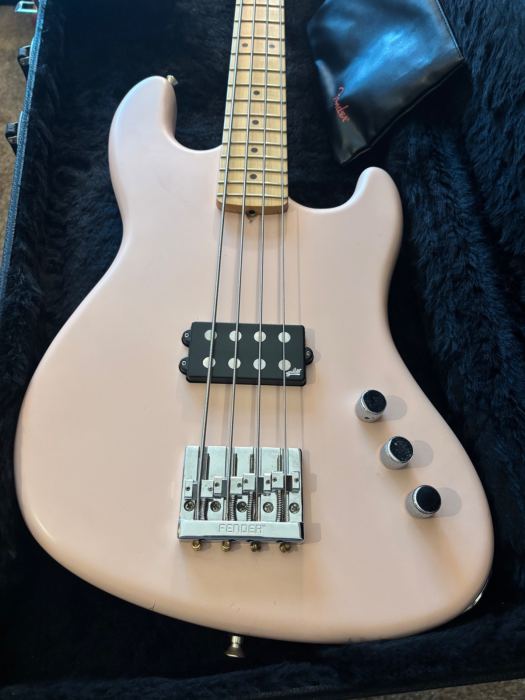 Fender Flea Artist Series Signature Active Jazz Bass 2018 Satin Shell Pink