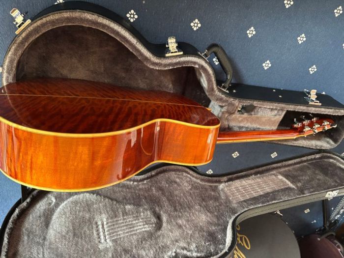 Eastman AC-610 All-Solid Wood Acoustic Guitar w/ Hard Case Excellent