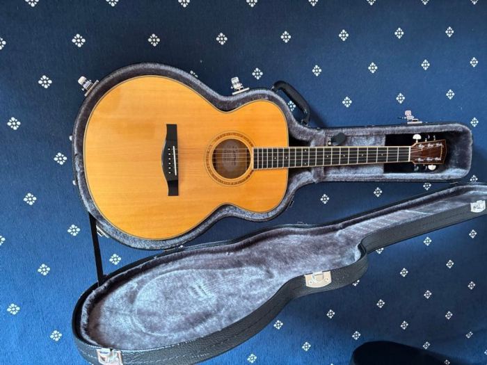 Eastman AC-610 All-Solid Wood Acoustic Guitar w/ Hard Case Excellent