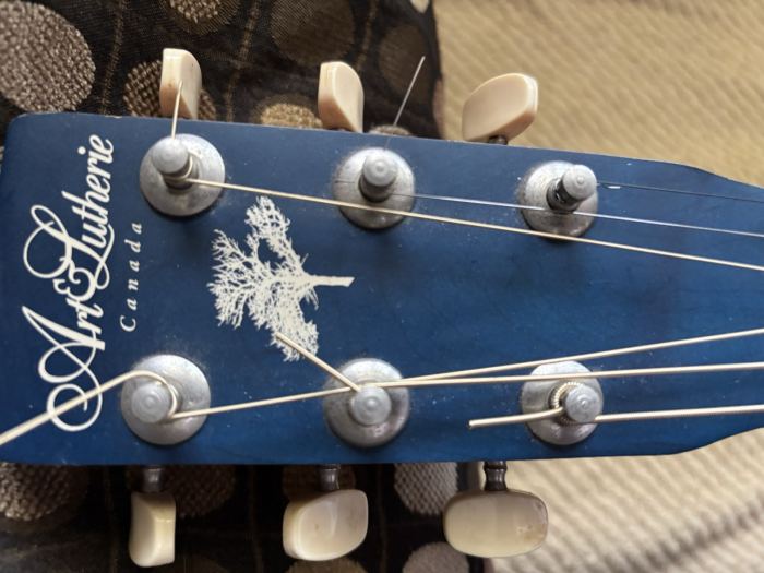 Art&Luthier Canadian Handmade Parlor Guitar