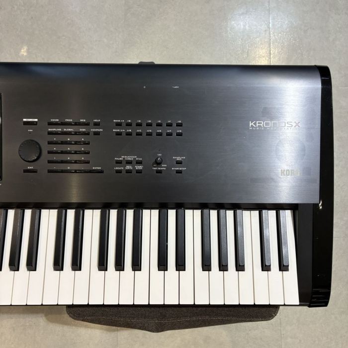 KORG Kronos X 73 RH3 Music Workstation Synthesizer Hard Case Tested from Japan
