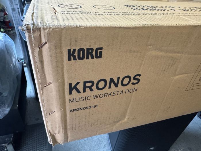 Korg Kronos 3 61-key Music Workstation Keyboard in box  ARMENS