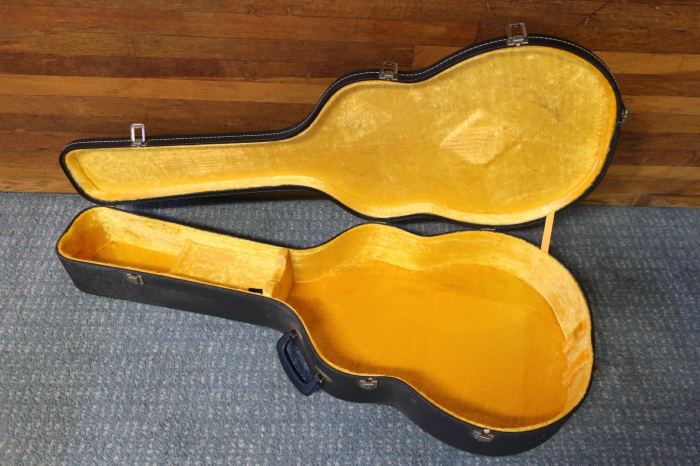 Vintage 1980s Acoustic Archtop Guitar Case 43.5 X 17.5 X 4.5 Upper 13 Bout Guild