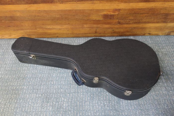 Vintage 1980s Acoustic Archtop Guitar Case 43.5 X 17.5 X 4.5 Upper 13 Bout Guild