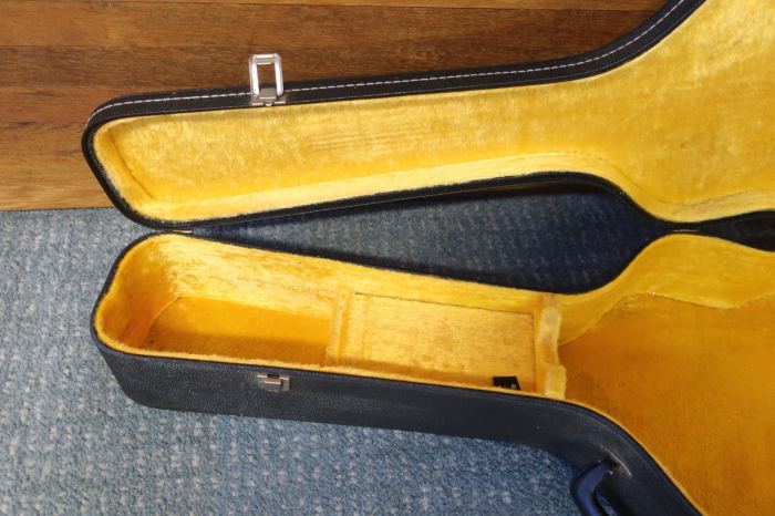 Vintage 1980s Acoustic Archtop Guitar Case 43.5 X 17.5 X 4.5 Upper 13 Bout Guild