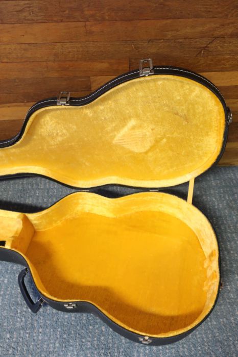Vintage 1980s Acoustic Archtop Guitar Case 43.5 X 17.5 X 4.5 Upper 13 Bout Guild