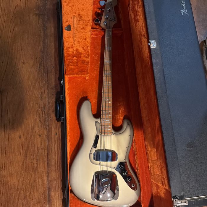 What Made Vintage Jazz Basses the Session Player's Default Choice