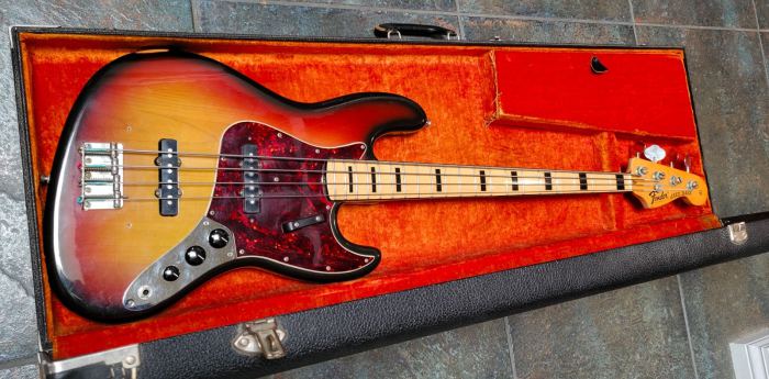 VINTAGE 1973 FENDER JAZZ BASS w/ CASE - 100% ORIGINAL -73 J USA guitar 70s 1970s