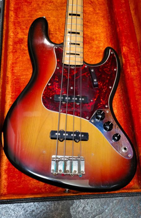 VINTAGE 1973 FENDER JAZZ BASS w/ CASE - 100% ORIGINAL -73 J USA guitar 70s 1970s