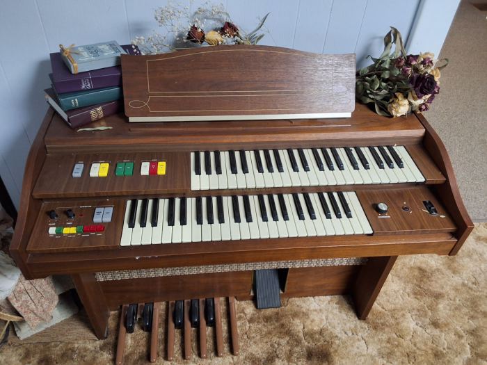 Hammond Organ, In Good Condition, ON Tune And Ready For Use