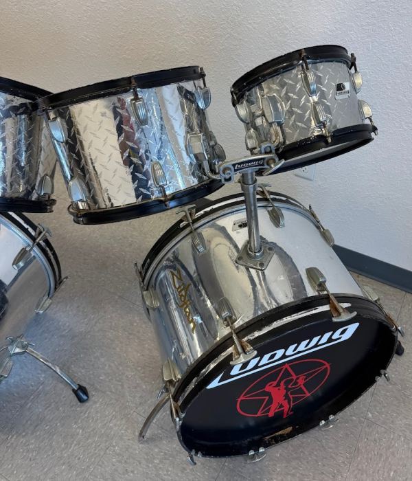 1986  7 piece  Vintage Ludwig Rocker Drum Set – Stainless / Diamond Plate Finis
