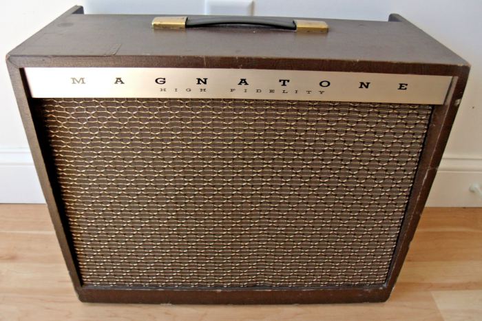 1961 Magnatone 413 Vintage Tube Amplifier with Cover + Footswitch - Serviced