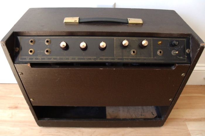 1961 Magnatone 413 Vintage Tube Amplifier with Cover + Footswitch - Serviced