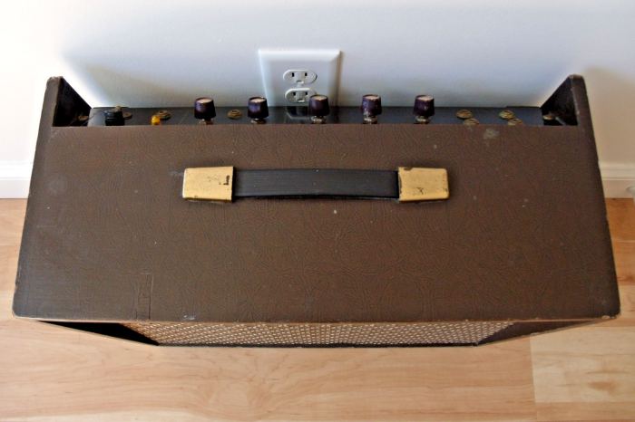 1961 Magnatone 413 Vintage Tube Amplifier with Cover + Footswitch - Serviced