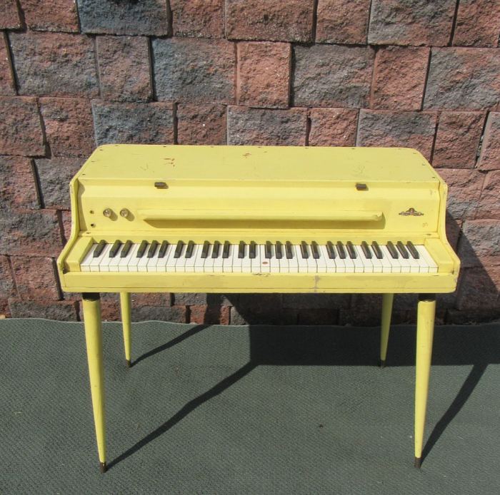 Vintage Music Band Portable Wurlitzer Electric Piano Keyboard with Legs