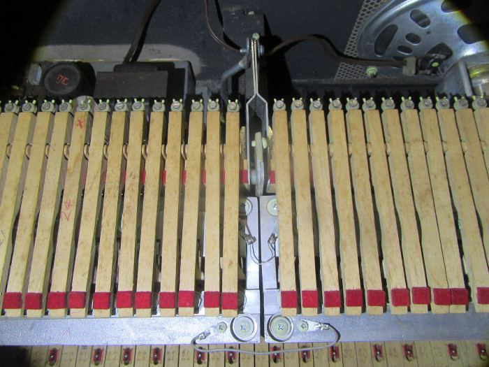 Vintage Music Band Portable Wurlitzer Electric Piano Keyboard with Legs