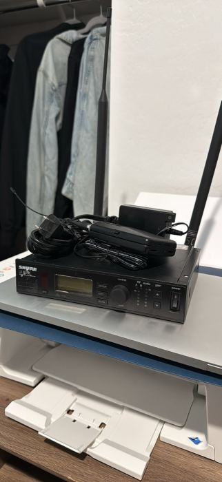 Shure ULXD4 Wireless system v50