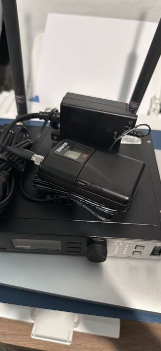 Shure ULXD4 Wireless system v50